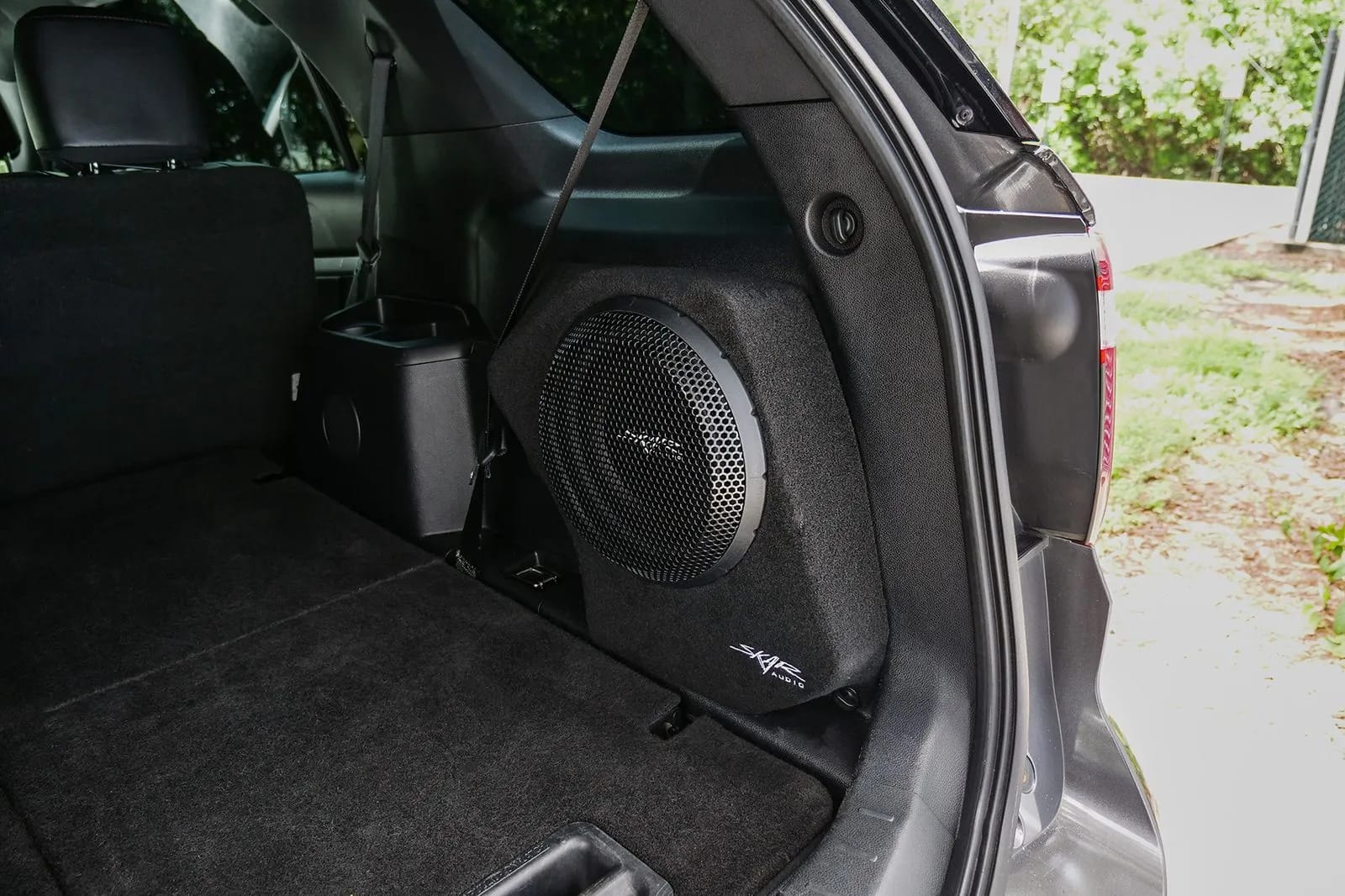 Single 10" 1000W Max Power Loaded Subwoofer Enclosure Compatible with 2011-2019 Ford Explorer Vehicles #9