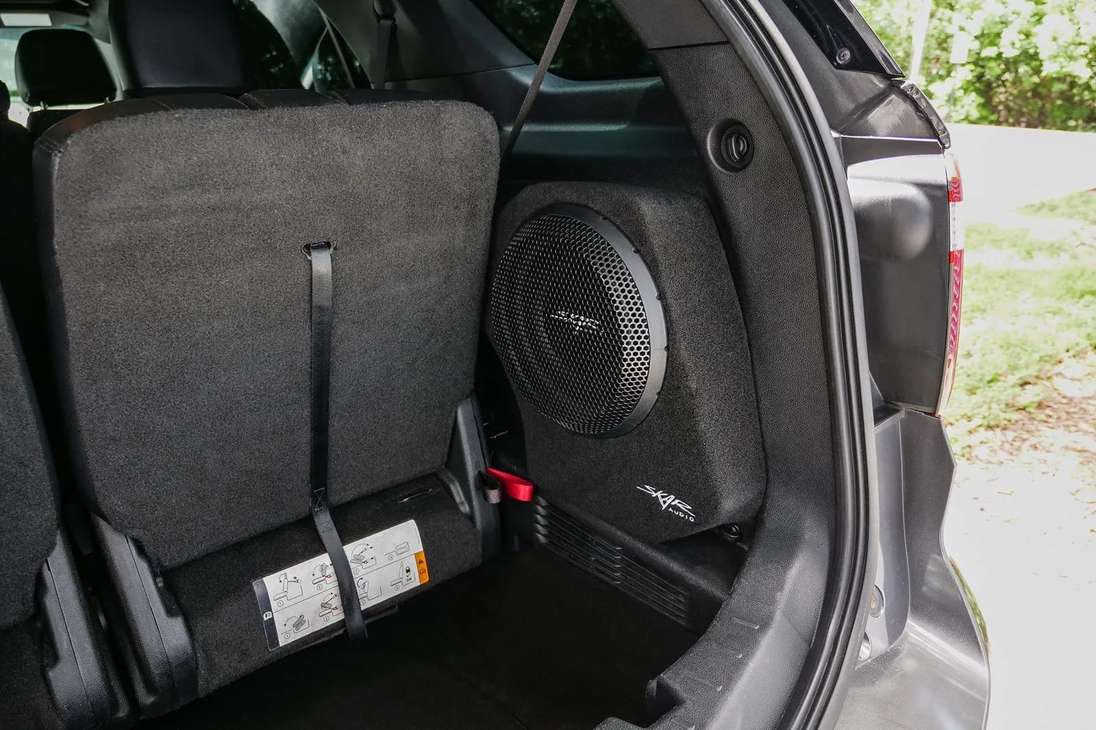 Single 10" 1000W Max Power Loaded Subwoofer Enclosure Compatible with 2011-2019 Ford Explorer Vehicles #10