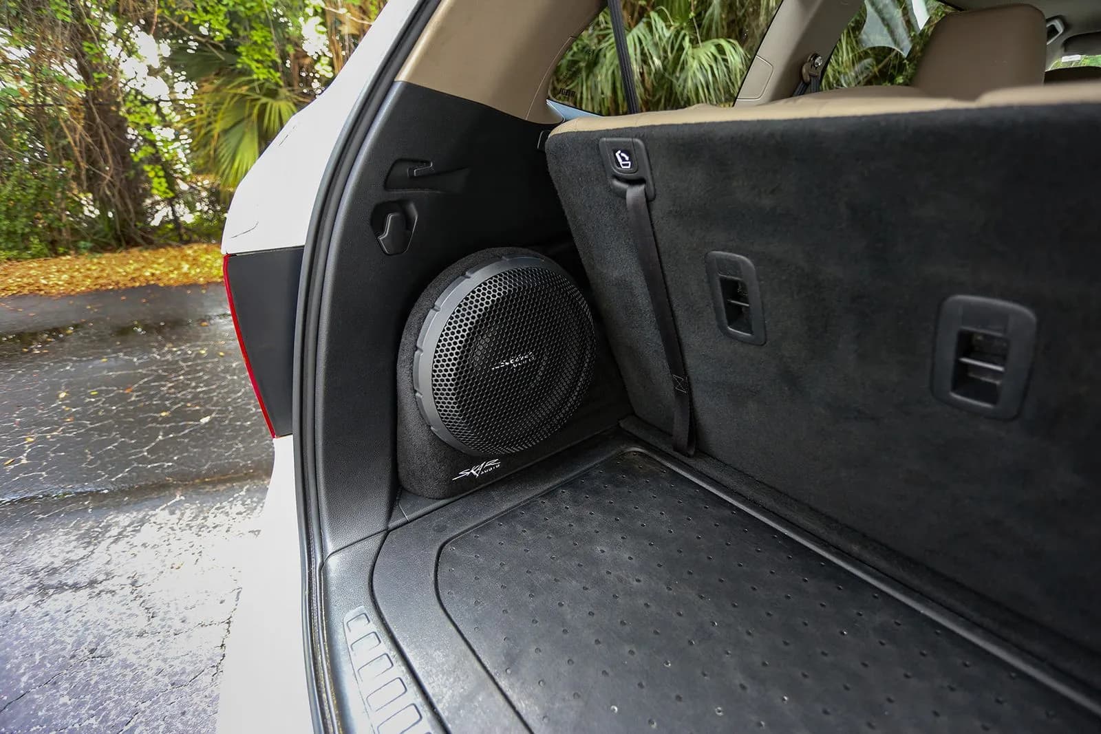 Featured Product Photo 10 for Single 10" 1,000W Max Power Loaded Subwoofer Enclosure Compatible with 2016-2022 Honda Pilot Vehicles