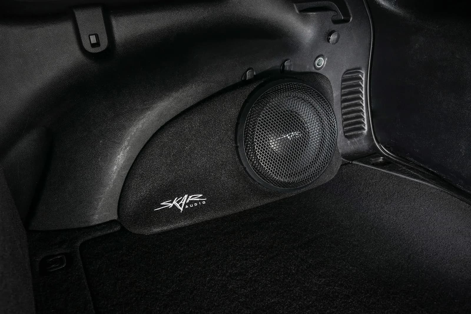 Featured Product Photo 10 for Single 10" 1,000W Max Power Loaded Subwoofer Enclosure Compatible with 2011-2021 Jeep Grand Cherokee Vehicles