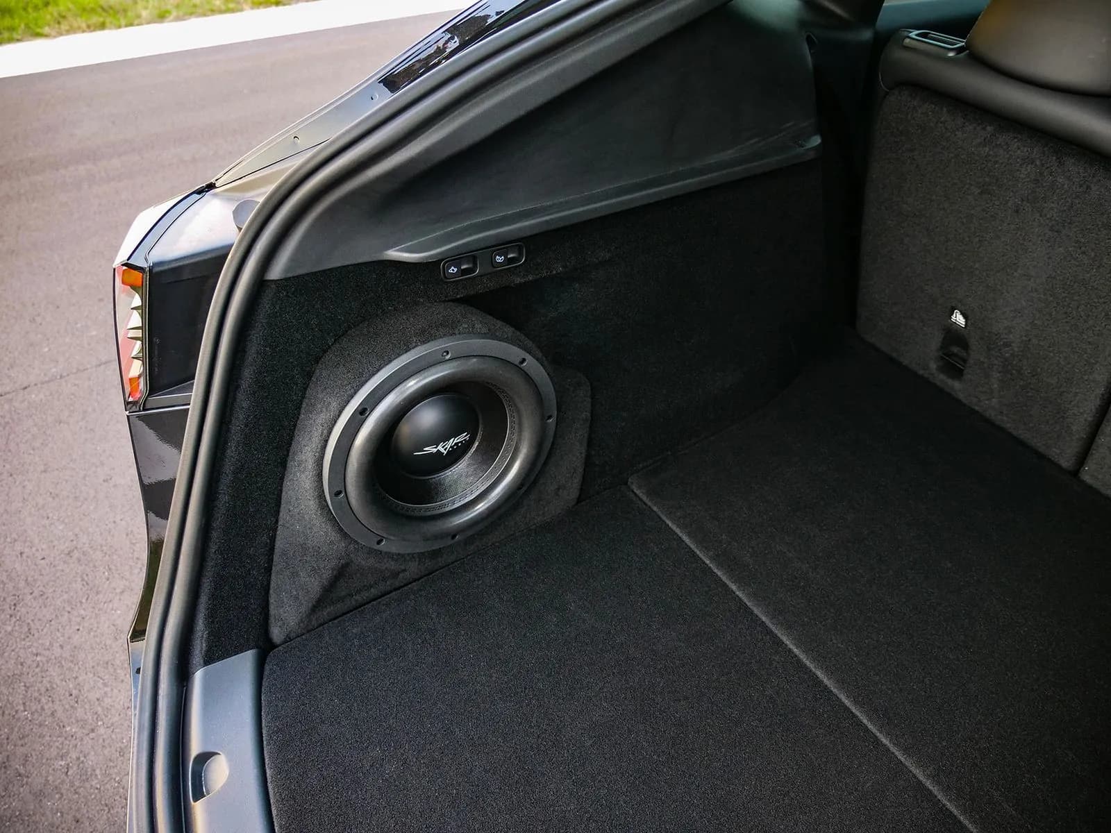 Skar Audio VS-1X10MODELY-2020-2024 enclosure installation example — view 3